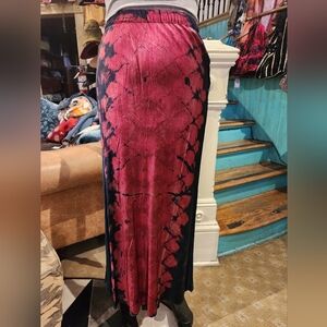 Chic Tie-Dye Maxi Skirt in Black and Pink